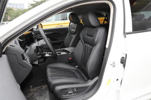 奔騰B70：預算不夠20萬也能買B級車，價效比夠不夠高？