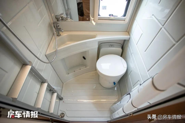 30萬出頭能入的輕卡房車，輕量化車身帶1100W太陽能，提車直接玩