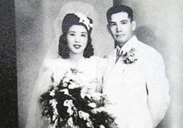 得知張靈甫被擊斃,蔣介石走到上將面前,打他一耳光:給我出去 得知張靈甫被擊斃,蔣介石走到上將面前,打他一耳光:給我出去