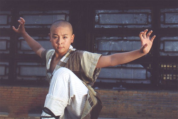 釋小龍為何突然糊了，看他父親乾的那些事，就一點都不奇怪了