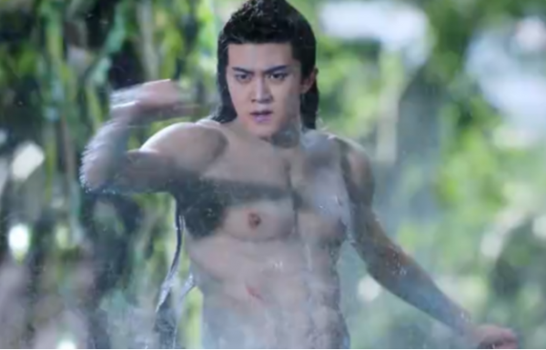 演員任嘉倫拍戲疑穿“假腹肌”,胸肌矽膠感明顯,遭群嘲不敬業 演員任嘉倫拍戲疑穿“假腹肌”,胸肌矽膠感明顯,遭群嘲不敬業