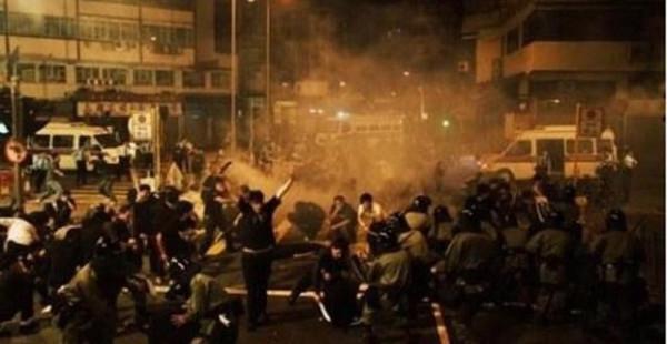 20世紀，越南黑幫在海外欺負中國人，大圈幫得知後，暴打越南黑幫