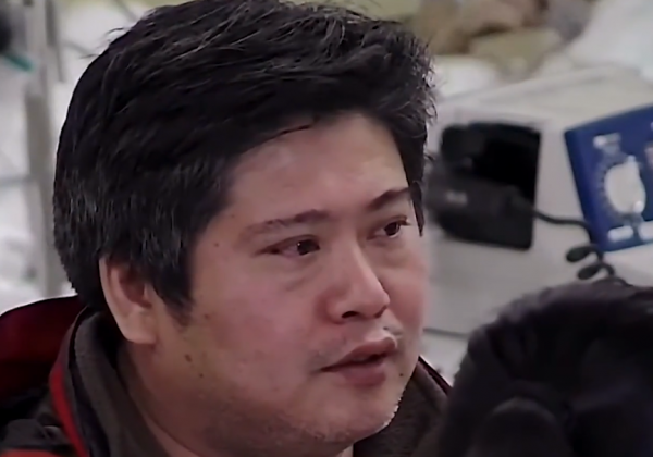 76歲老人心臟停跳半小時，搶救即將無效，2歲小孫子的話喚醒奶奶