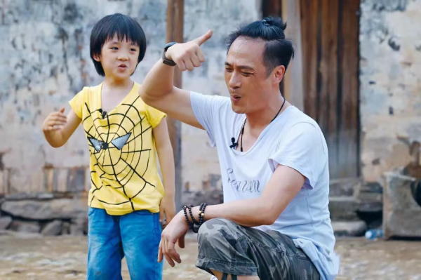 《爸爸去哪兒》12位男孩近況:軒軒進入國家隊,費曼被校園霸凌 《爸爸去哪兒》12位男孩近況:軒軒進入國家隊,費曼被校園霸凌