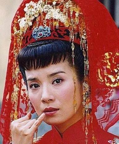 “啞巴新娘”嶽翎和老公相愛15年，堅持丁克，老公是圈外人？