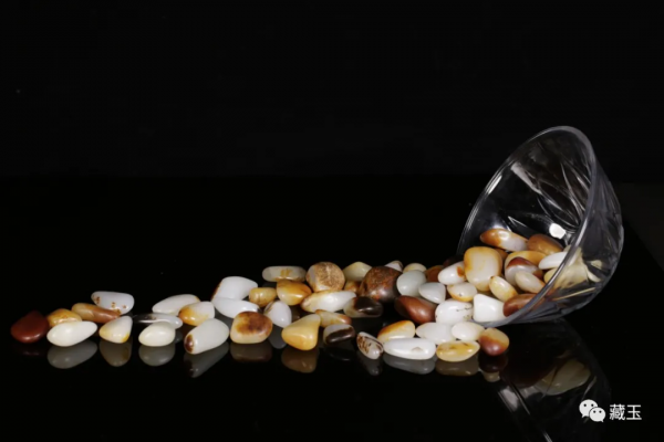 動輒幾百上千萬!這個時代,誰在囤和田玉? 動輒幾百上千萬!這個時代,誰在囤和田玉?