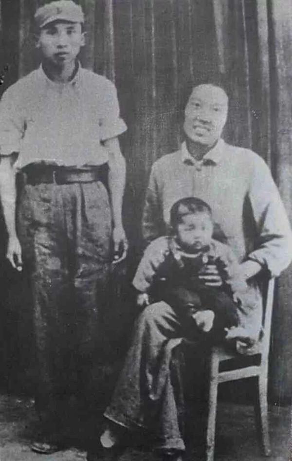 1946年,23歲董健民為保機密,攜丈夫和兒子跳入渤海灣 1946年,23歲董健民為保機密,攜丈夫和兒子跳入渤海灣