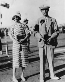 張學良原配于鳳至：1990年病逝海外，墓碑上留了四個字：張于鳳至