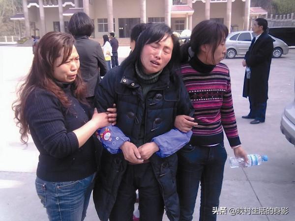 28年前他們將女兒送人,如今年老後卻想找回,因為她現在很有錢 28年前他們將女兒送人,如今年老後卻想找回,因為她現在很有錢