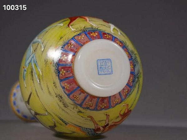 舊藏 料胎畫琺琅群犬圖賞瓶規格：高25.8cm 寬9cm 重511g