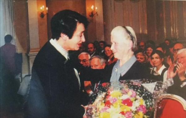 18歲奧地利女孩堅持嫁中國警察，違背父母5年之約：03年在中病逝