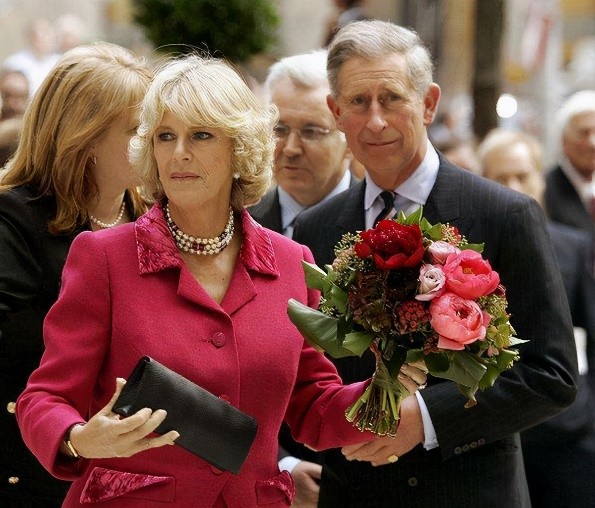 69年前，26歲的女王跟上帝約定“永不退位”，苦了查爾斯和卡米拉