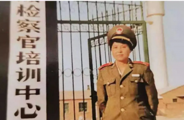 檢察故事 | 杜張玲:一家三口同獲“光榮在黨50年”紀念章 檢察故事 | 杜張玲:一家三口同獲“光榮在黨50年”紀念章