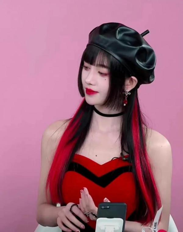 鞠婧禕今日直播截圖，沒有濾鏡 處理，美貌如仙 ​