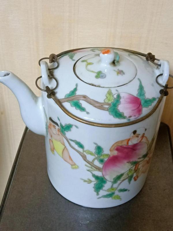 嬰戲蟠桃壺 嬰戲蟠桃壺