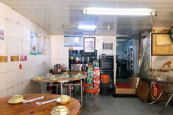 雲南巷子裡的凹糟館，有選單沒菜價，味道稱霸整條美食街