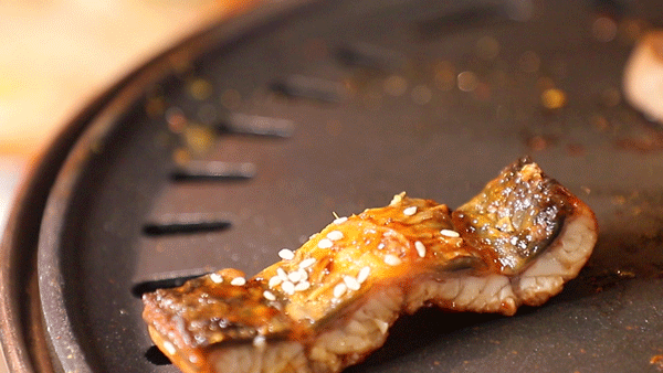 「炭火烤肉」，好吃到翹腳