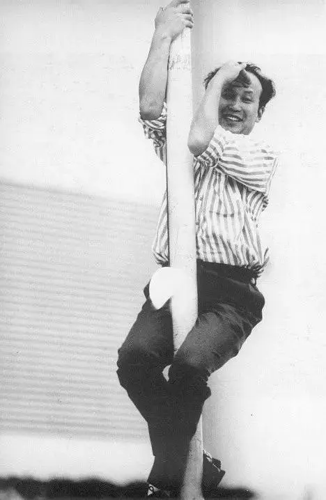 被蔡明“甩了”的郭達，不上春晚去哪了？