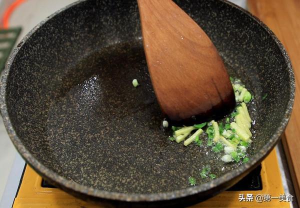 想要醬香餅好吃，一看醬料的熬製，二看如何用水，醬香濃郁又鬆軟