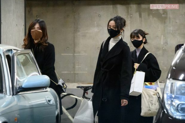 48歲木村拓哉久違露真容,抬頭紋醒目,長女稱日語難工藤靜香遭批 48歲木村拓哉久違露真容,抬頭紋醒目,長女稱日語難工藤靜香遭批