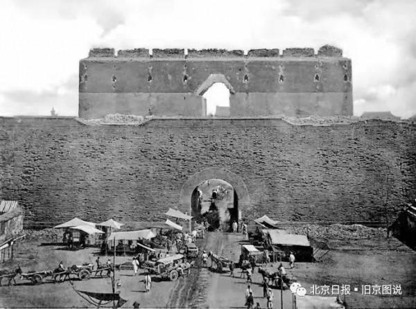 誰最先扒開了北京城牆？