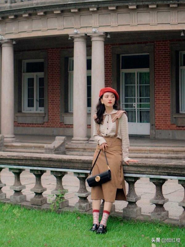 冬天不想露腳踝可以選擇高筒襪，學會這些選款小技巧，保暖又時髦