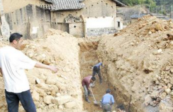 1986年，黑龍江挖出胖臉王妃，金絲布蓋住全臉，屍檢結果不寒而慄