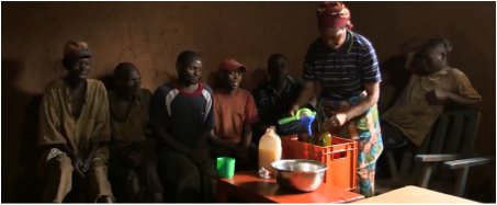 非洲腳踏車騎手：載500斤香蕉騎行100公里，時速70公里不踩剎車