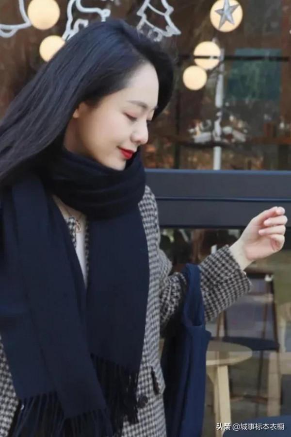 冬季感滿滿的知性復古格子大衣，很適合冬天