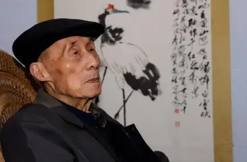 一泡尿，送走一名日本高階指揮官，中國老兵42年後才知自己立大功