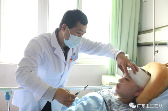 被稱為大腦“拆彈”專家！從醫27年，廣東這位醫生完成超1萬例顱腦手術！