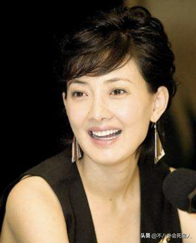 中年女星整容後遺症一堆！臉像鞋拔子，不敢做大表情，演戲沒法看