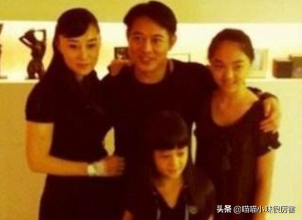 同是李連杰孩子，利智和黃秋燕的女兒，享受的父愛有差別