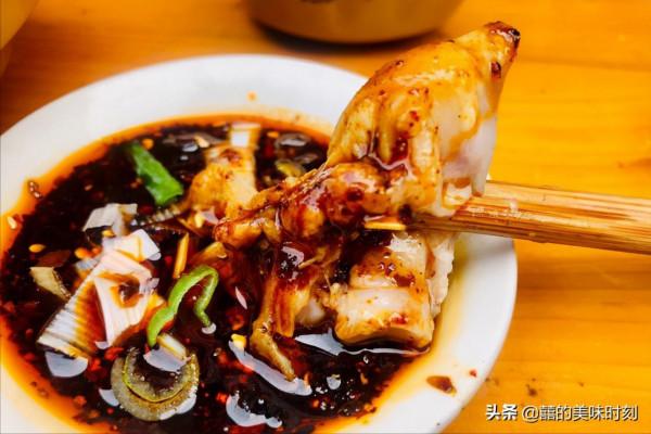 四川古鎮上的四朵金花,35元一隻火了35年,當地人外地人搶著吃 四川古鎮上的四朵金花,35元一隻火了35年,當地人外地人搶著吃