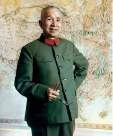 軍隊的第一政委和政委哪個職級高些？