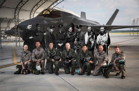 飛行員拼死炸燬大壩,1.3億噸洪水湧向下游,數千人 睡夢中被沖走 飛行員拼死炸燬大壩,1.3億噸洪水湧向下游,數千人 睡夢中被沖走