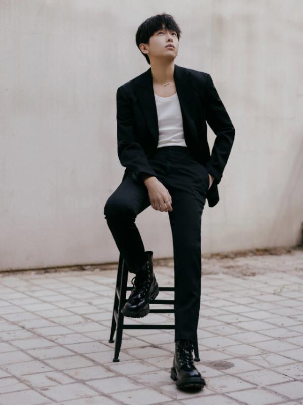 彭昱暢瘦身成功像“整容”,淺藍色T恤演繹天真少年,氣質太乾淨 彭昱暢瘦身成功像“整容”,淺藍色T恤演繹天真少年,氣質太乾淨