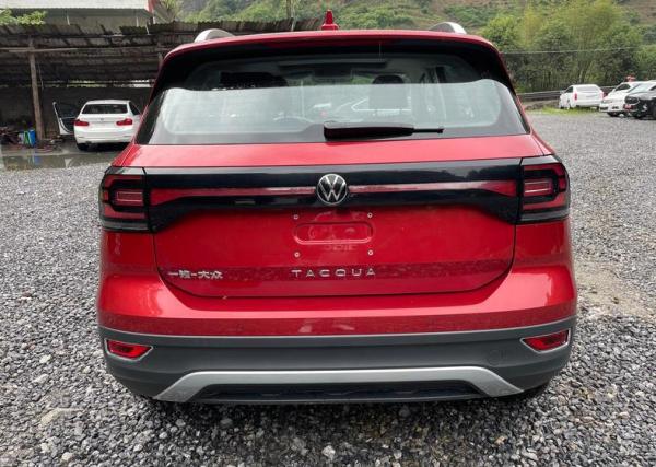 實拍大眾探影30週年紀念版，紅色外觀適合年輕人，配1.5L自吸+6AT