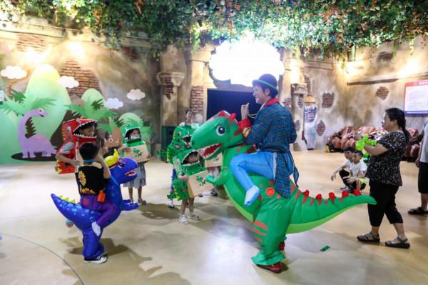 暑假，帶娃來桂林千古情放肆撒野，看精彩演出，重返侏羅紀