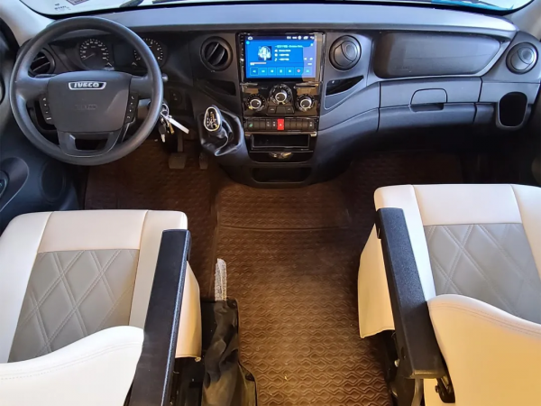 800Ah鋰電+260L淨水箱 高顏值強續航 賽沸爾雙拓展C型房車