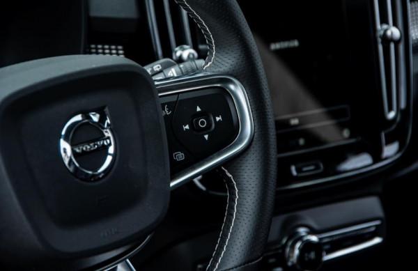 試駕沃爾沃XC40-P8:通電才是“北歐豪華”,但安全還是“老梗” 試駕沃爾沃XC40-P8:通電才是“北歐豪華”,但安全還是“老梗”