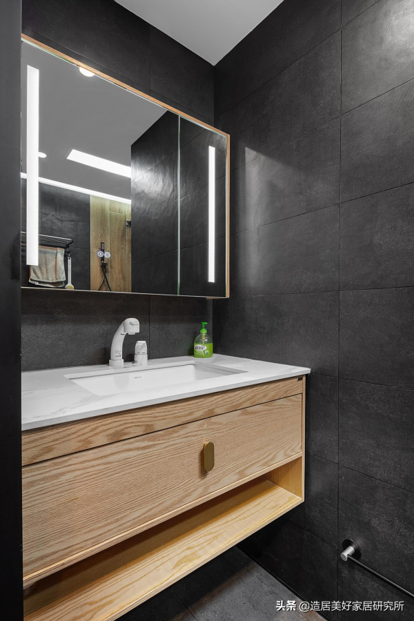 開放洄游動線串聯起的90㎡複式三居,讓光灑滿各個角落 開放洄游動線串聯起的90㎡複式三居,讓光灑滿各個角落