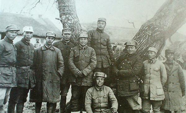 哨兵攔住毛主席,報告上級:一姓毛的在門外,這個哨兵後來如何? 哨兵攔住毛主席,報告上級:一姓毛的在門外,這個哨兵後來如何?