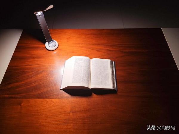 國貨內卷無情：￥13塊錢的3色溫2400mAh充電式觸控檯燈開箱曬個單