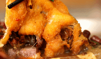 屋裡不讓坐,想吃坐門外,這館子咋這麼牛? 屋裡不讓坐,想吃坐門外,這館子咋這麼牛?