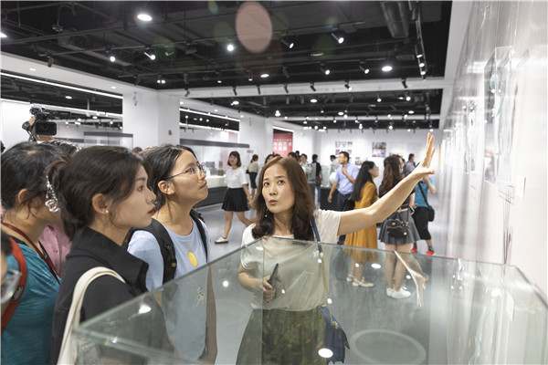 校慶活動邀來當代海派瓷藝家,華師大傳播傳統“瓷藝”獻禮校慶 校慶活動邀來當代海派瓷藝家,華師大傳播傳統“瓷藝”獻禮校慶