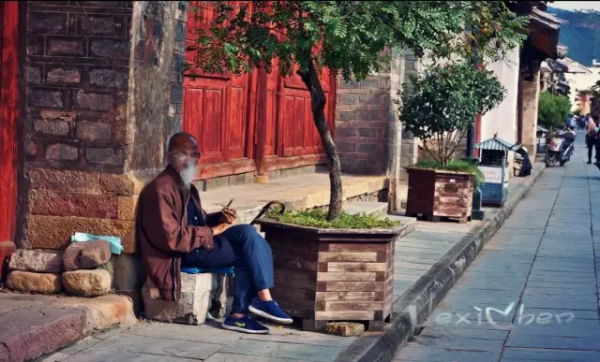 9月去正好！適合小住幾日的8座絕美古鎮，人少景美，清幽安逸