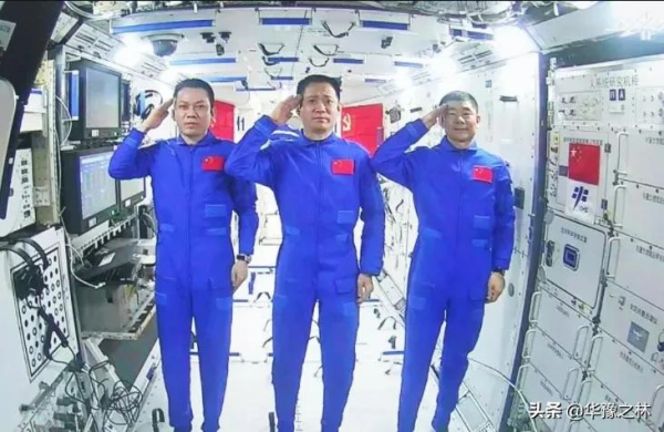 喜賀神舟十二號航天員凱旋附聶海勝劉伯明湯洪波姓名篆刻作品 喜賀神舟十二號航天員凱旋附聶海勝劉伯明湯洪波姓名篆刻作品