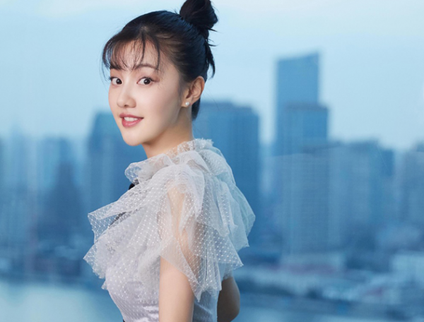 牛奶成桶倒,用140桶礦泉水拍戲,“塑膠演員”滑稽到何等地步? 牛奶成桶倒,用140桶礦泉水拍戲,“塑膠演員”滑稽到何等地步?