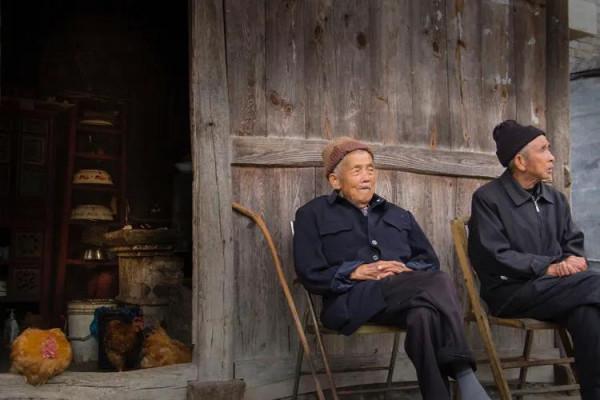 街上的老男孩- 小鎮上的人(鎮鎮護法) 街上的老男孩- 小鎮上的人(鎮鎮護法)